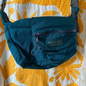 Mystery Ranch crossbody. Rare style.